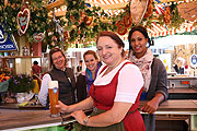 Weißbier gibts am Tresen (©Foto: Martin Schmitz)